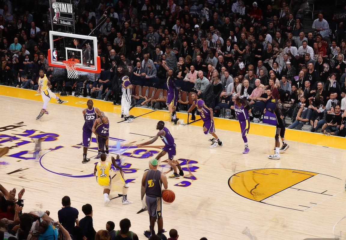 2017国王VS湖人：巅峰对决精彩瞬间回顾(图4)